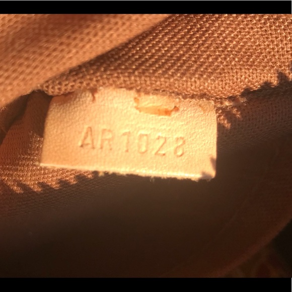 Host Pick❣️✨Louis Vuitton Trivoli PM🌟 - Picture 9 of 16